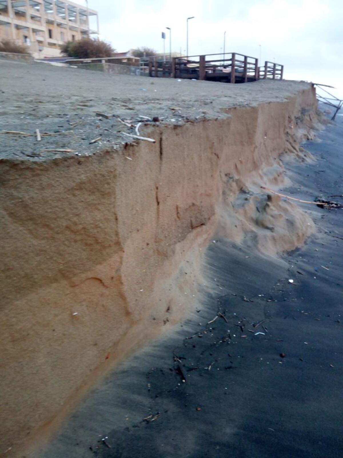 Massiccia erosione della costa sul litorale di Torvaianica, chiesto sopralluogo alla Regione - 