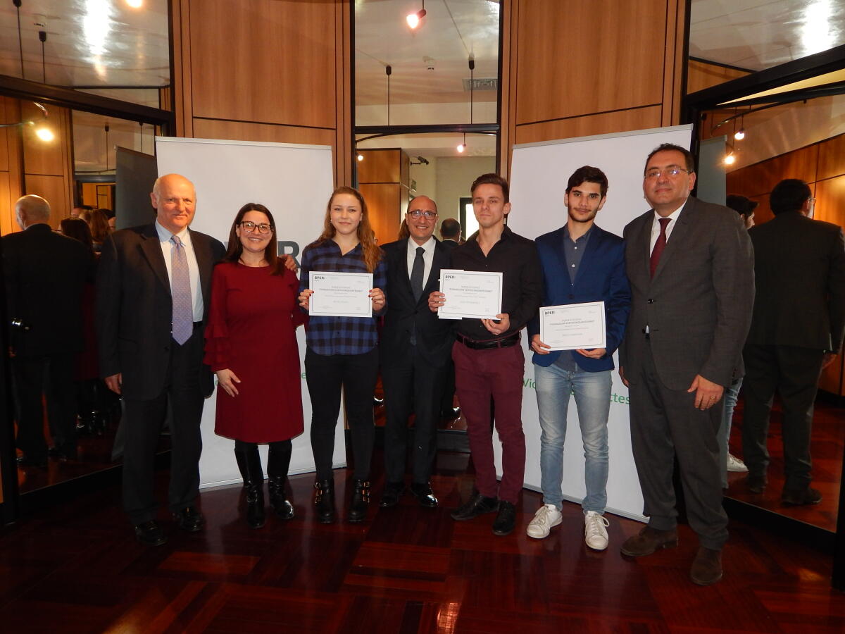 La Bper di Aprilia consegna tre borse di studio della Fondazione Centenario - 