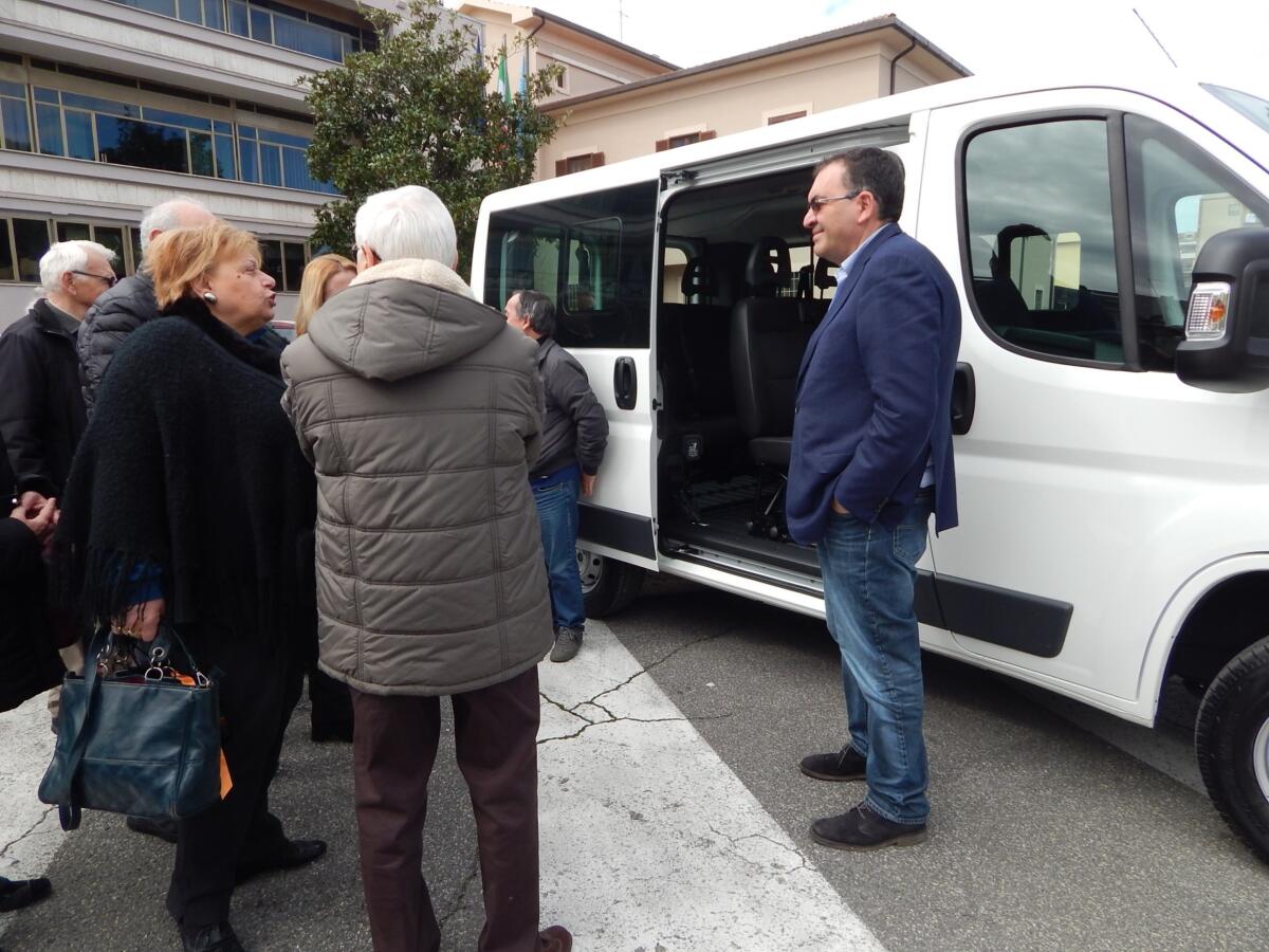 Aprilia - Un pulmino 7 posti per gli anziani della città - 
