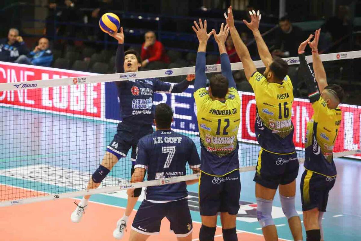 Superlega - Latina elimina Castellana Grotte e vola ai quarti - 