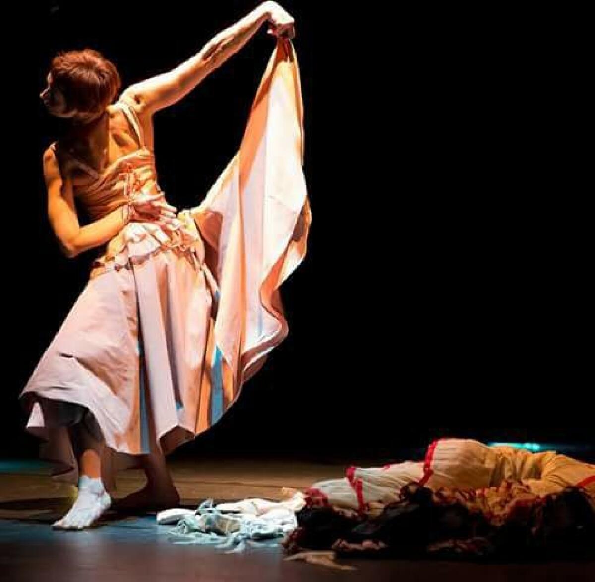 A Latina in scena lo spettacolo “Saknes, radici” di e con Benedetta Capanna - 