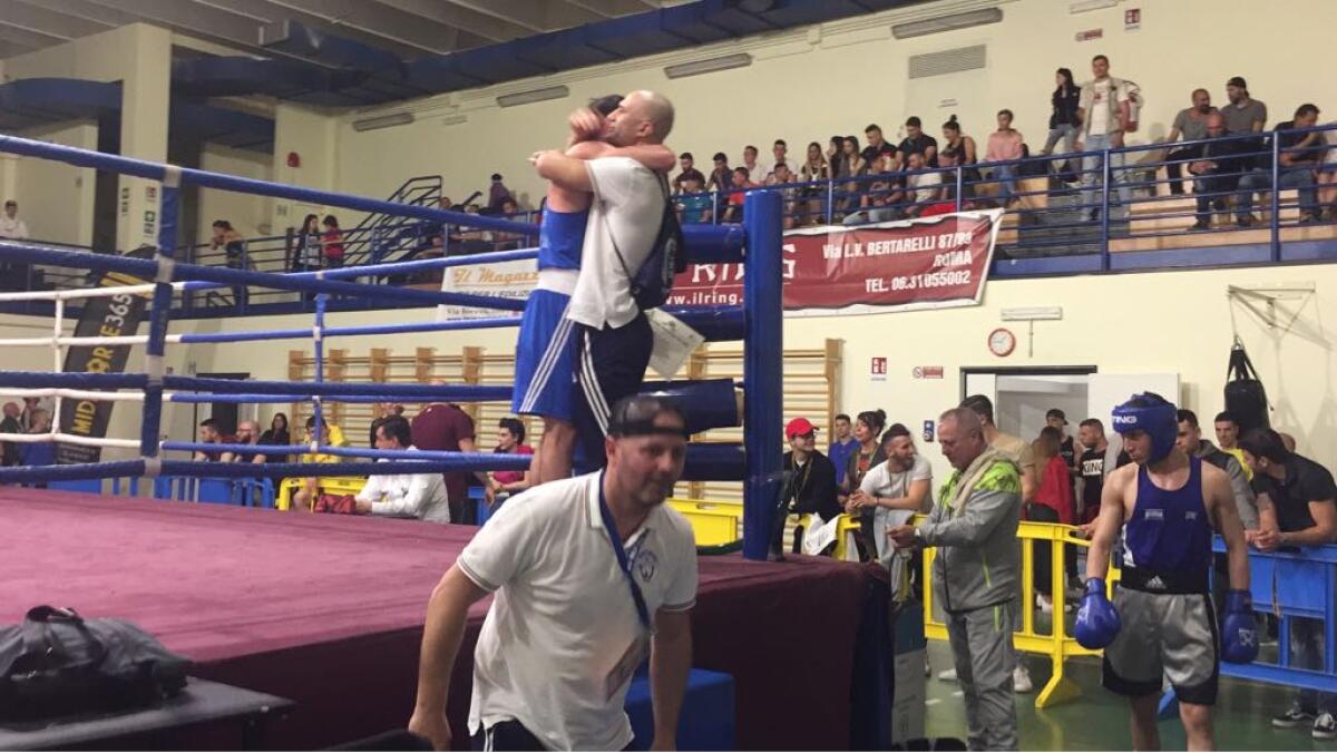 BOXE - Massimiliano Capoccia alza le braccia al cielo della vittoria: è Campione Regionale Senior - 