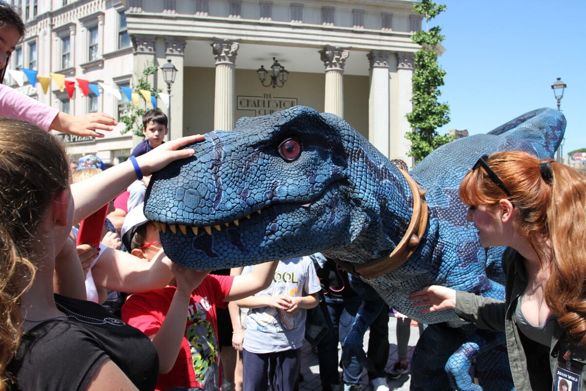 Oltre 10 mila visitatori inaugurano "Jurassic War - La battaglia dei dinosauri" a Cinecittà World - 