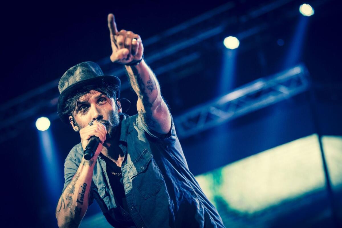 Fabrizio Moro stasera in concerto all'Olimpico di Roma, tra gli ospiti Mannoia, Ermal Meta e Ultimo. - 