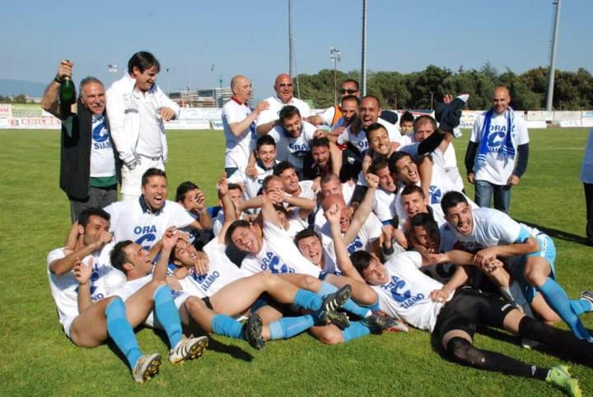 Sette anni fa la storica promozione in C2 per l'Aprilia Calcio, è grande festa - 