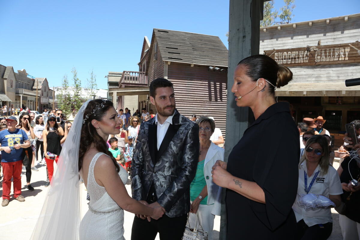 Il primo sì a Cinecittà World, belle emozioni presso la chiesetta del Far West - 