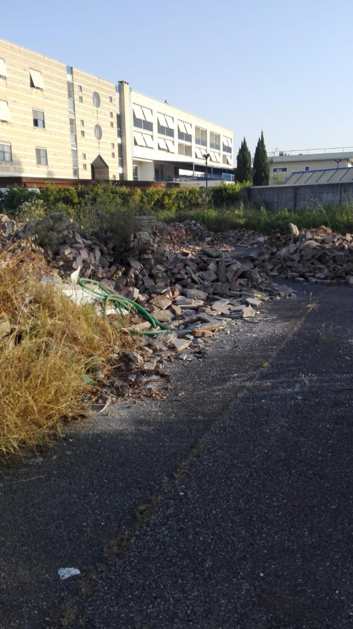 Aprilia - “L’autoparco comunale è una vera e propria discarica a cielo aperto” - 