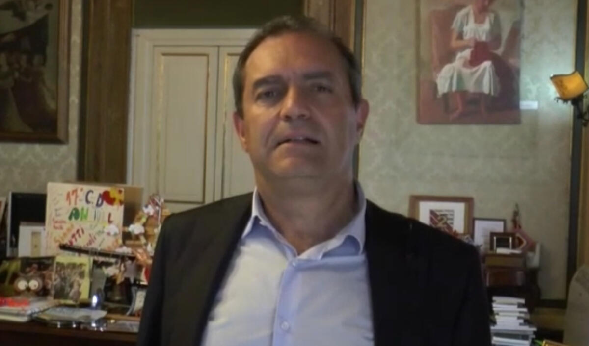 Il sindaco di Napoli De Magistris sostiene Carmen Porcelli - 