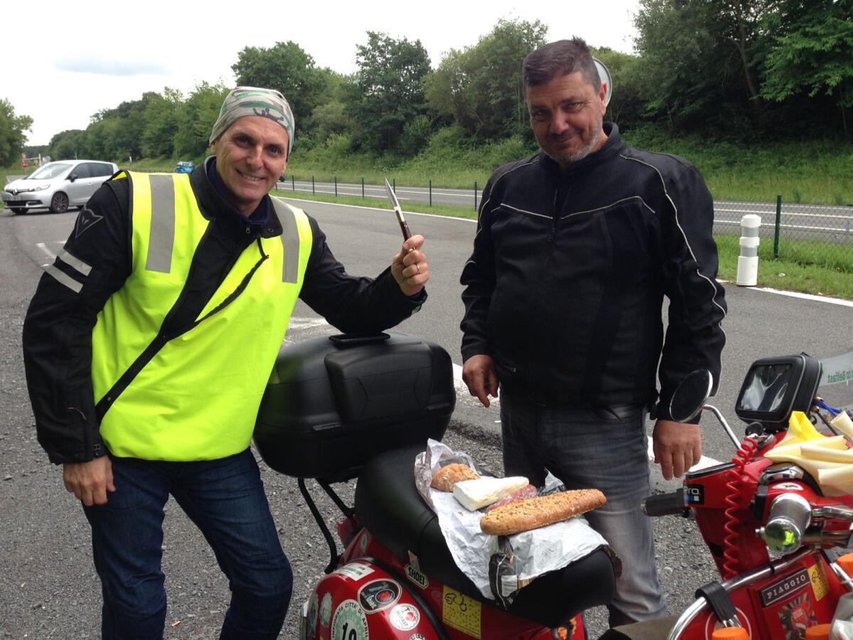 L'impresa: con la Vespa da Aprilia fino a Belfast - 