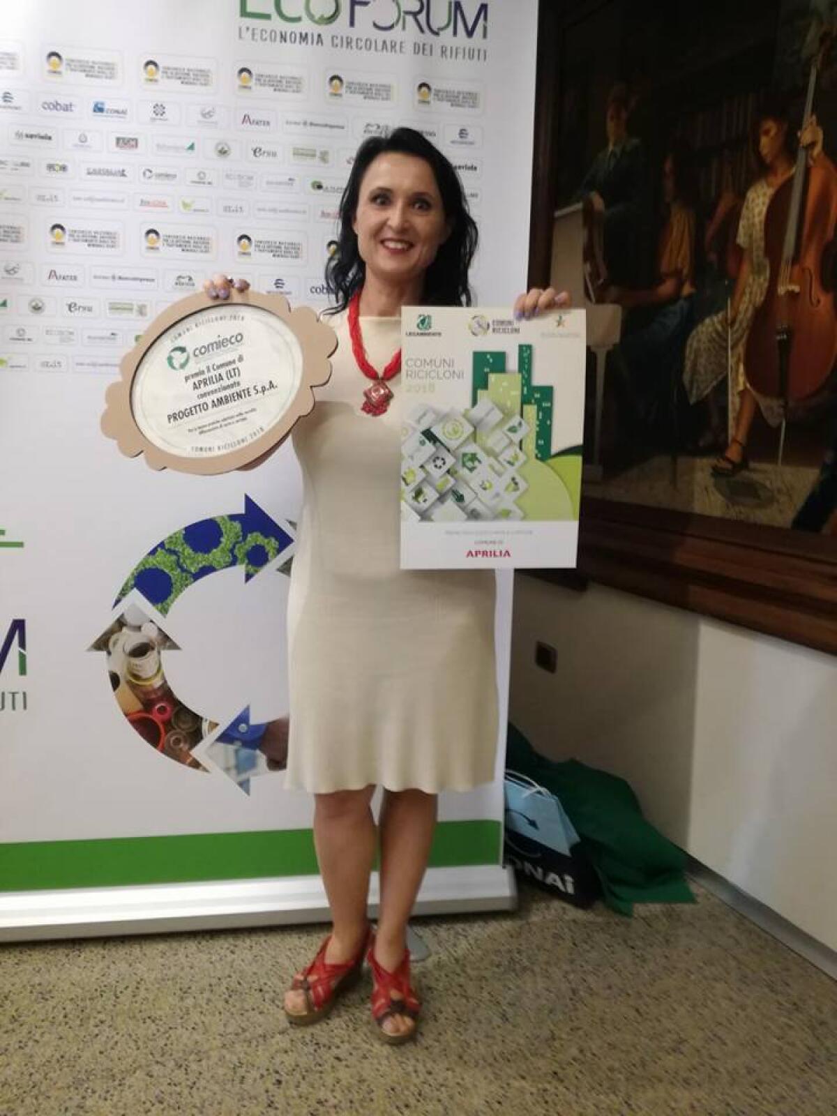 La città di Aprilia riceve il premio “Comuni Ricicloni”. Soddisfatta l'assessore Lombardi. - 