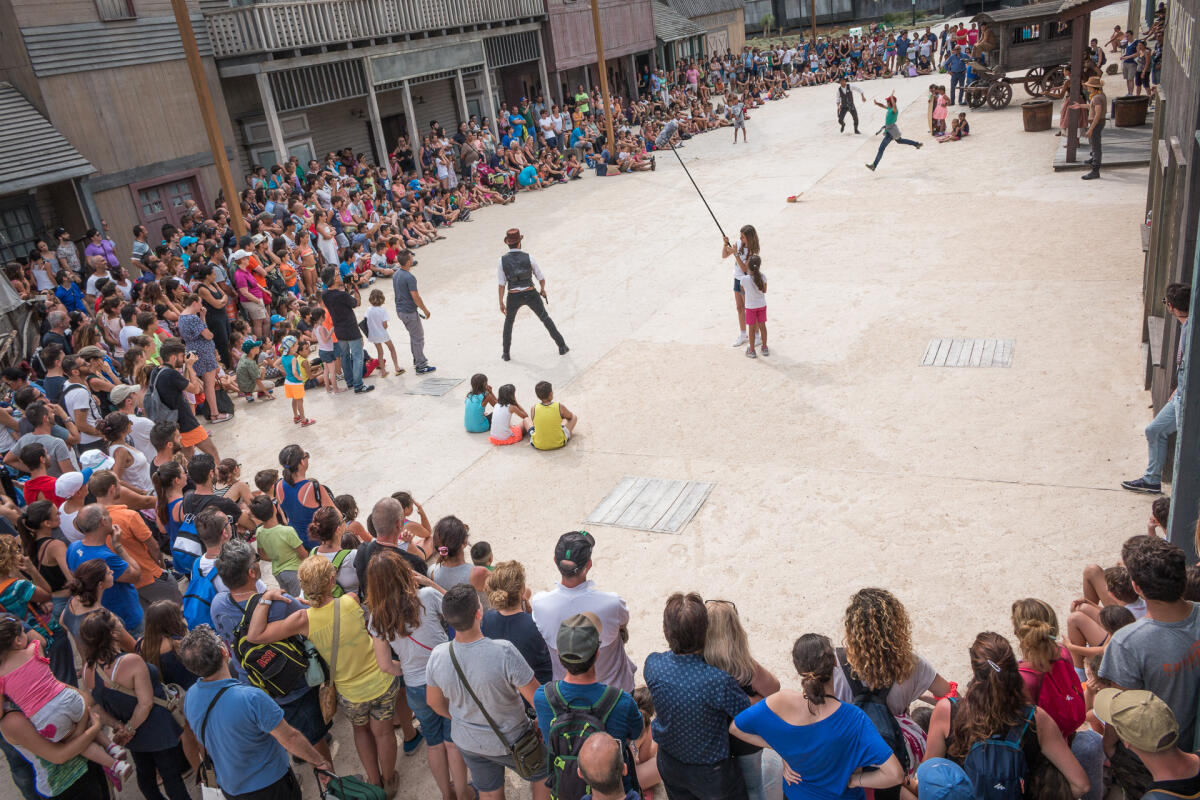 Questa domenica Annalisa Minetti celebra il primo matrimonio al Cinecittà World. - 