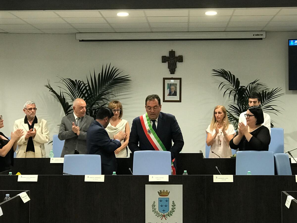 Consiglio Comunale ad Aprilia, il presidente è De Maio. Terra dopo il giuramento: "Periferie, sociale e scuola le priorità" - 