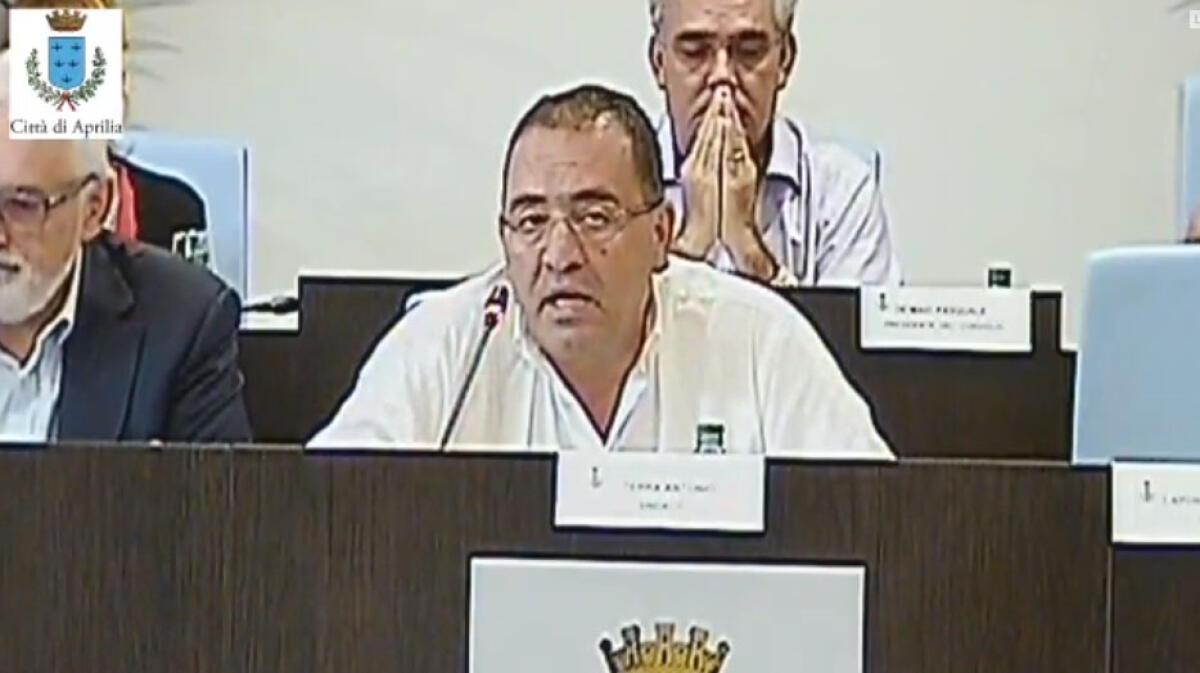 Morto sulla via Nettunense, il sindaco in Consiglio: "Caso isolato", Boi: "Non è razzismo" - 