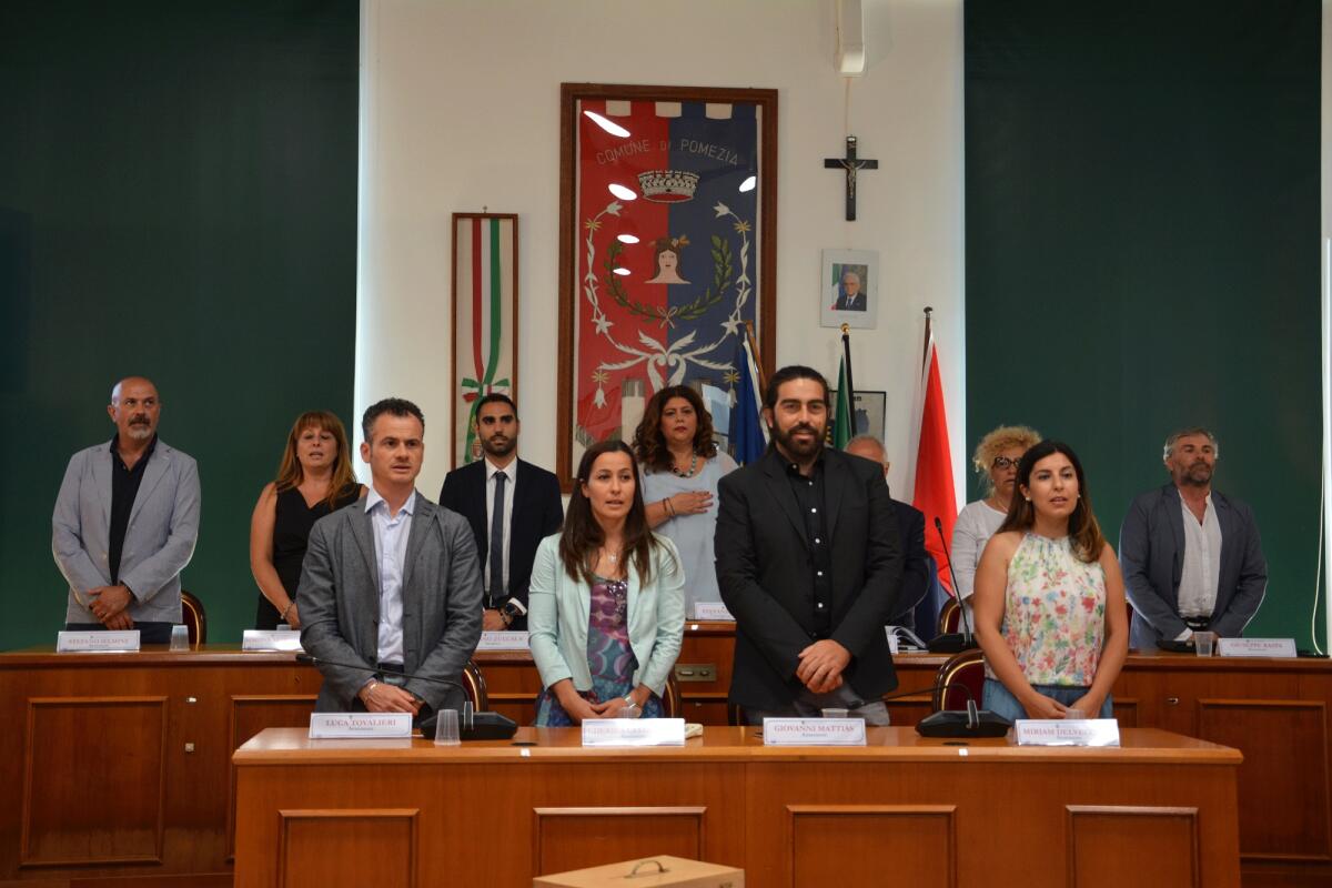Primo Consiglio Comunale a Pomezia: il sindaco giura, Stefania Padula presidente - 