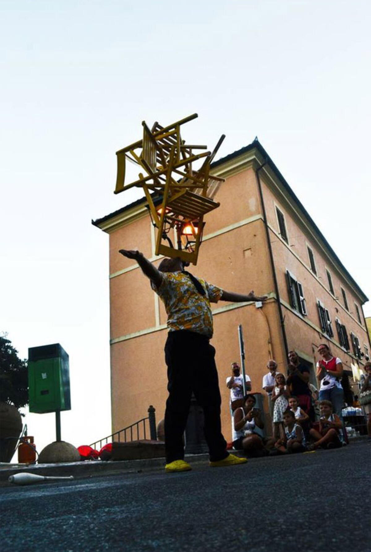 CISTERNA – Spettacolo itinerante questa domenica della Scuola d’Arte di Formazione Artistica Professionale. - 