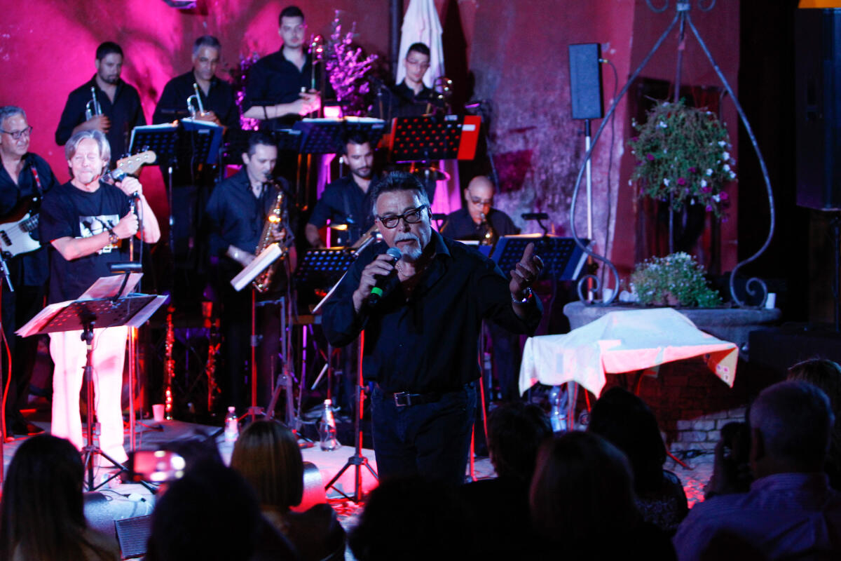 La storica band “The Showers” di Cisterna questa sera in concerto in Piazza XIX Marzo. - 