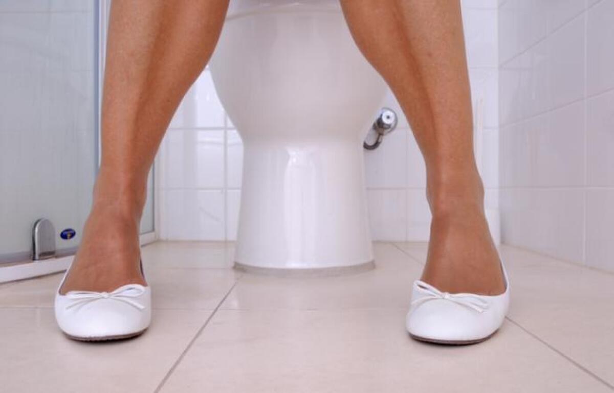 Intercettava le conversazioni dei dipendenti e li riprendeva anche in bagno: indagato un professionista di Latina. - 