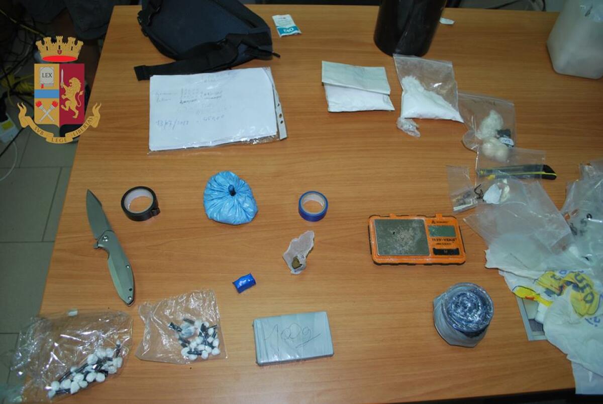 Nel suo appartamento a Lavinio un “laboratorio” per confezionare droga: 19enne in manette. - 