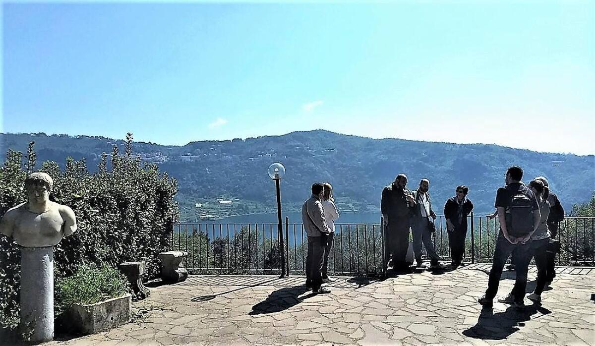 L'incanto dei Sassofoni questa sera al tramonto, a picco sul lago di Nemi. - 