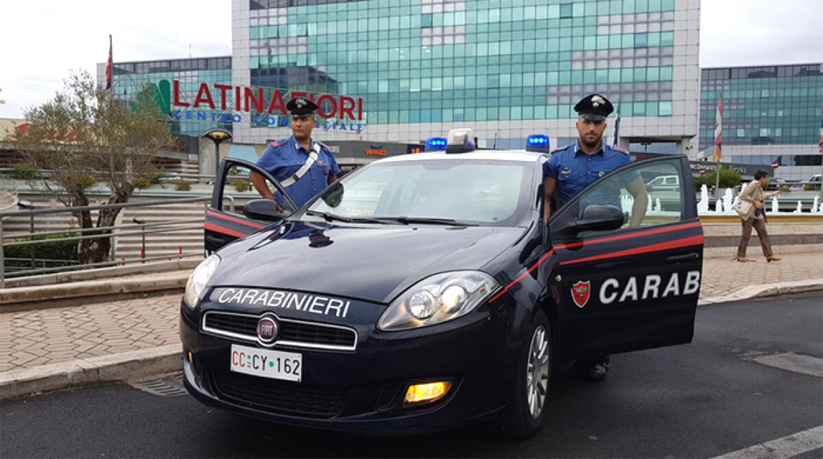 Continui ammanchi di occhiali dal negozio di ottica al “Latina Fiori”:  i Carabinieri arrestano una 26enne. - 