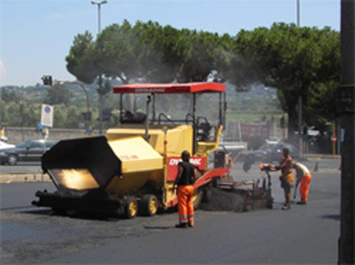 Ad Anzio al via i lavori per il nuovo manto stradale lungo Via di Valle Schioia - 