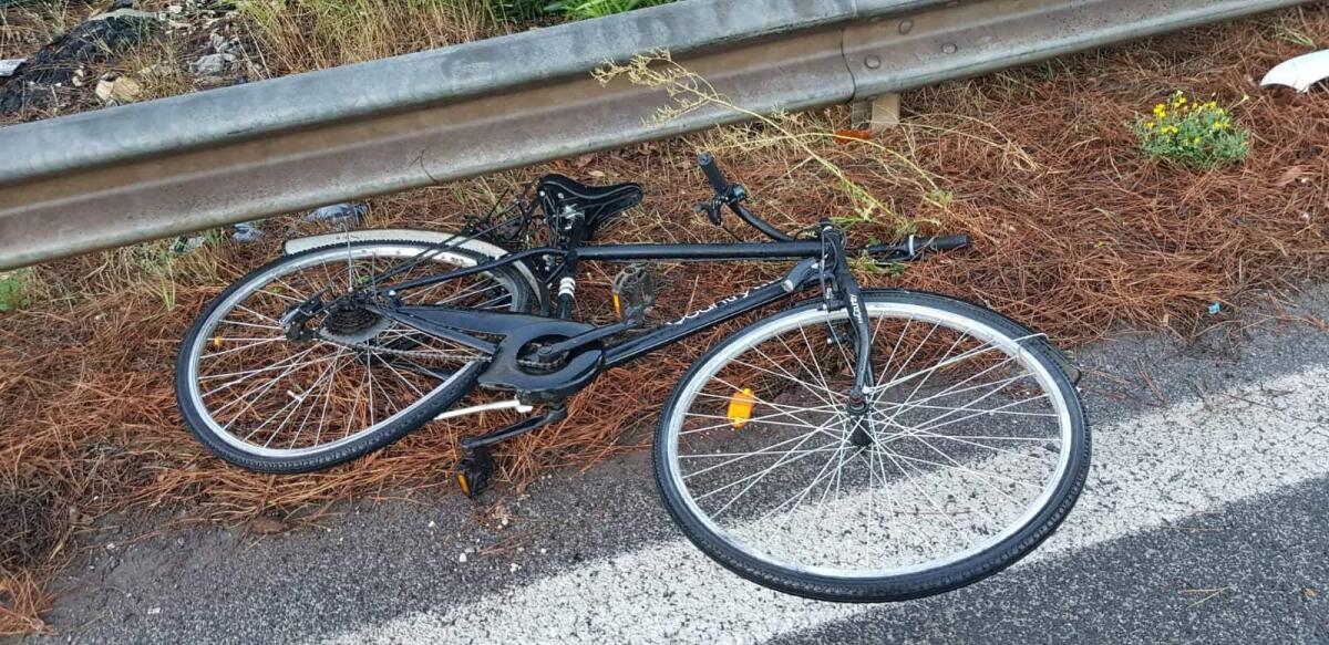 LATINA - Falciato e ucciso in bici sulla Pontina: la vittima è un romeno di 51 anni. Caccia agli automobilisti pirata. - 