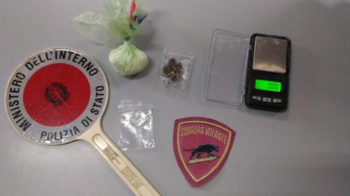 LATINA - Lite tra conviventi al Grattacielo Pennacchi: la Polizia entra in casa e trova la droga. - 