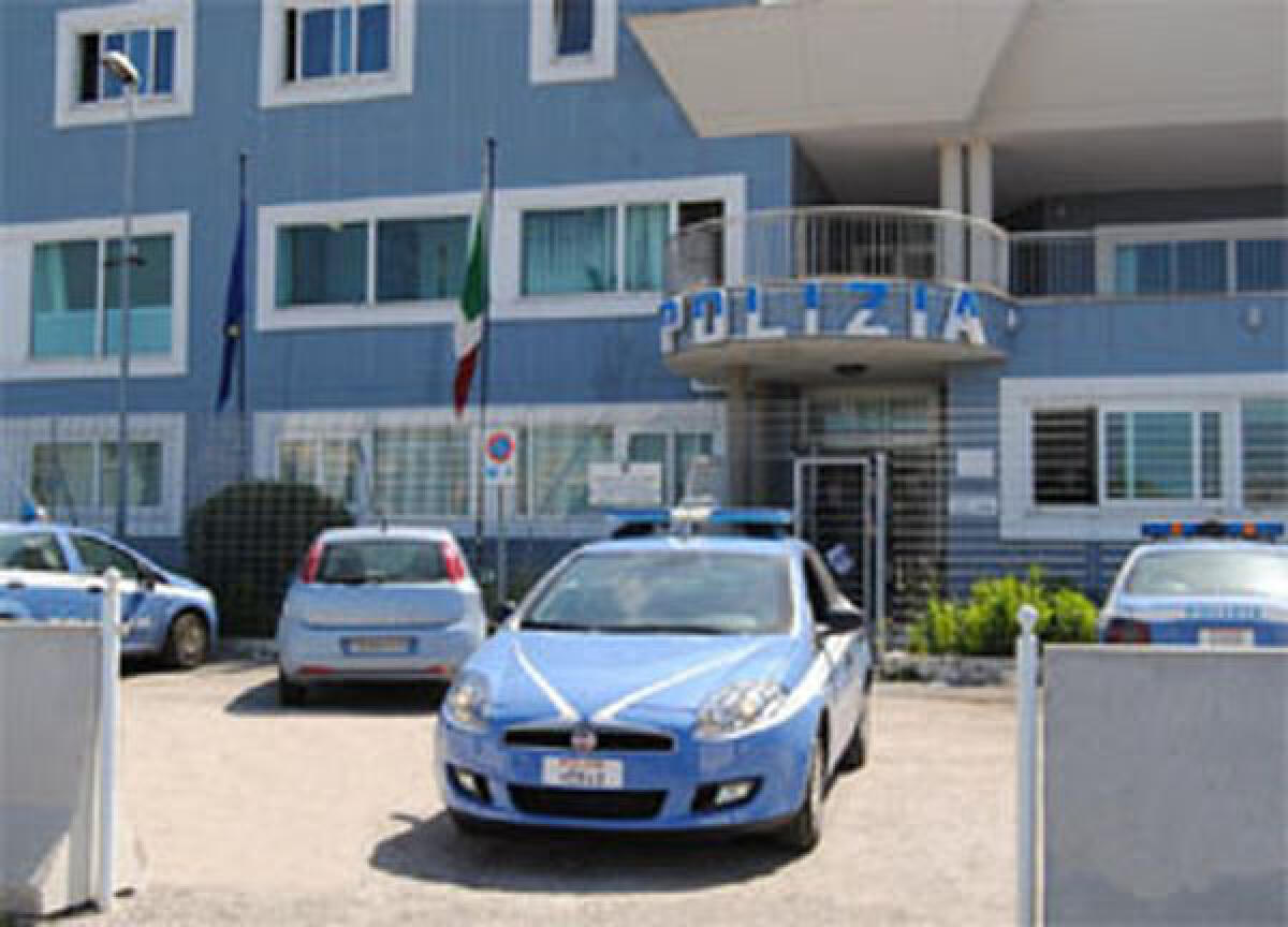 Prende a calci e pugni i poliziotti: tunisino in manette ad Anzio. - 