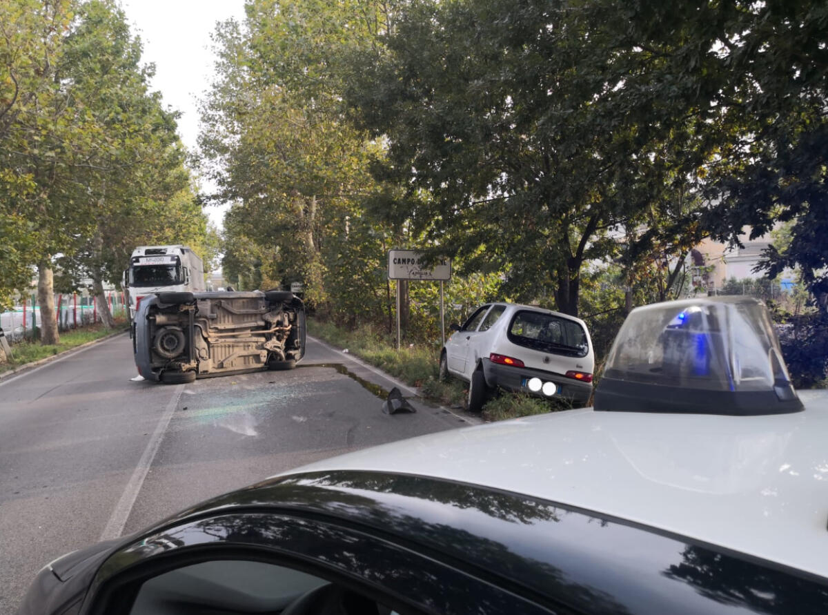 Incidente sulla Nettunense a Campo di Carne, auto si ribalta FOTO - 