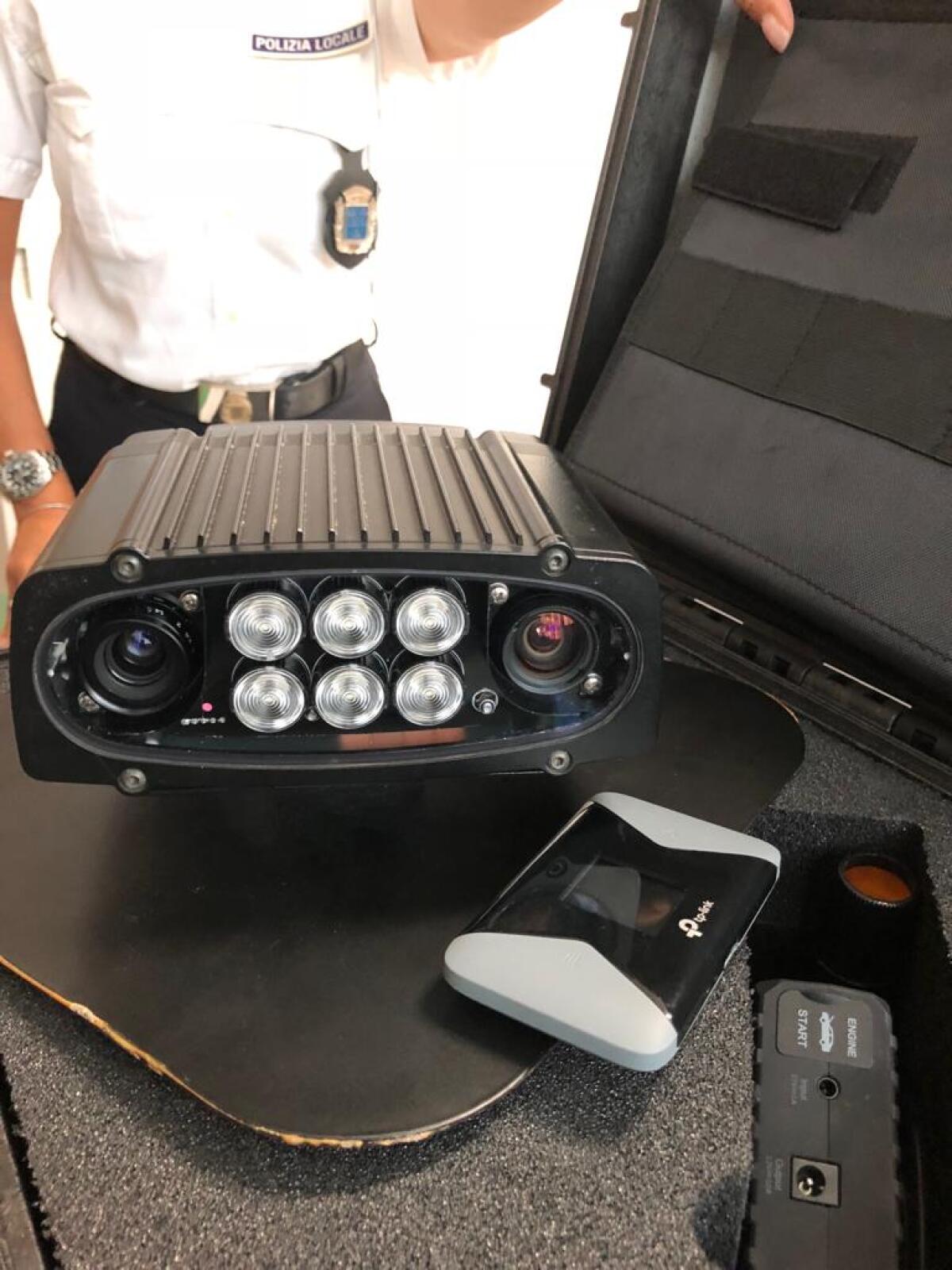 Auto senza assicurazione e revisione: scattano i controlli della Municipale di Aprilia con il Munipol Street. - 