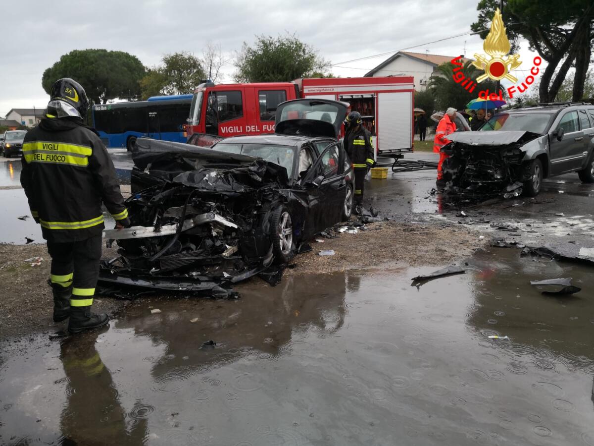 Incidente sulla Pontina: 4 feriti, tra loro una bimba di 5 anni - 