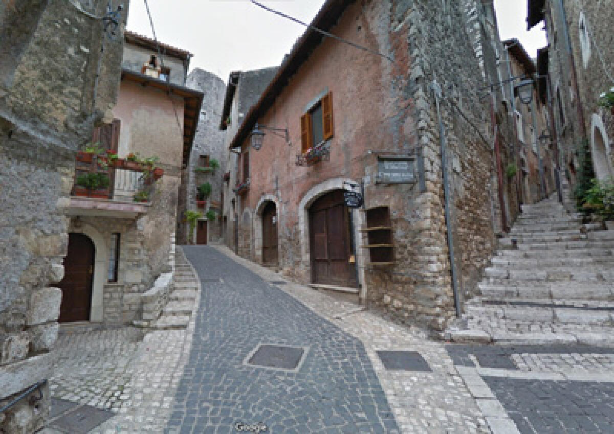 Interruzione idrica improvvisa nel centro storico di Sermoneta. - 