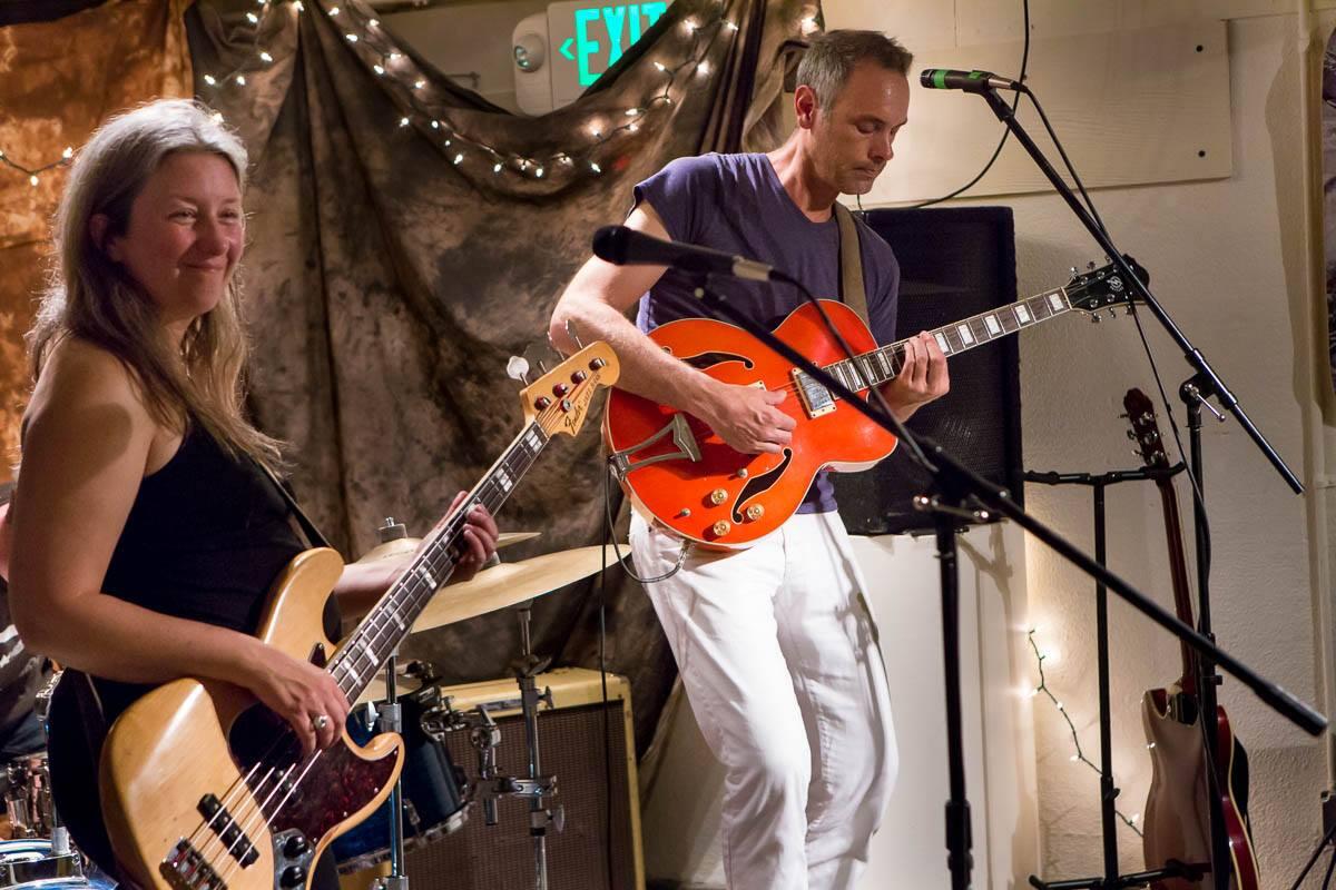 Sabato 3 novembre a Latina il concerto del trio americano “Miss Massive Snowflake”. - 