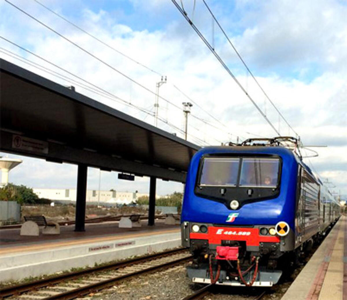 Treno investe animale di grossa taglia tra Torricola e Pomezia - 