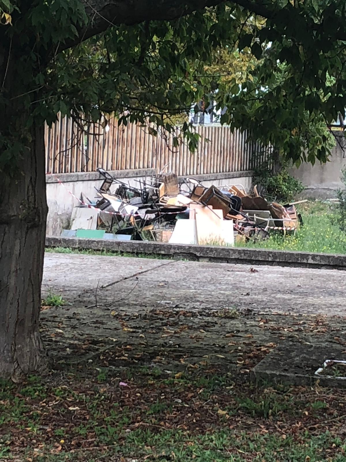 Degrado e poca sicurezza su strade e nelle scuole di Aprilia, la denuncia della Lega - 