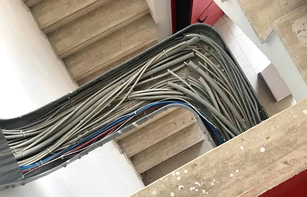 Vandali o sabotaggio, danni allo stadio di Cisterna. Salta il debutto della pallavolo - 