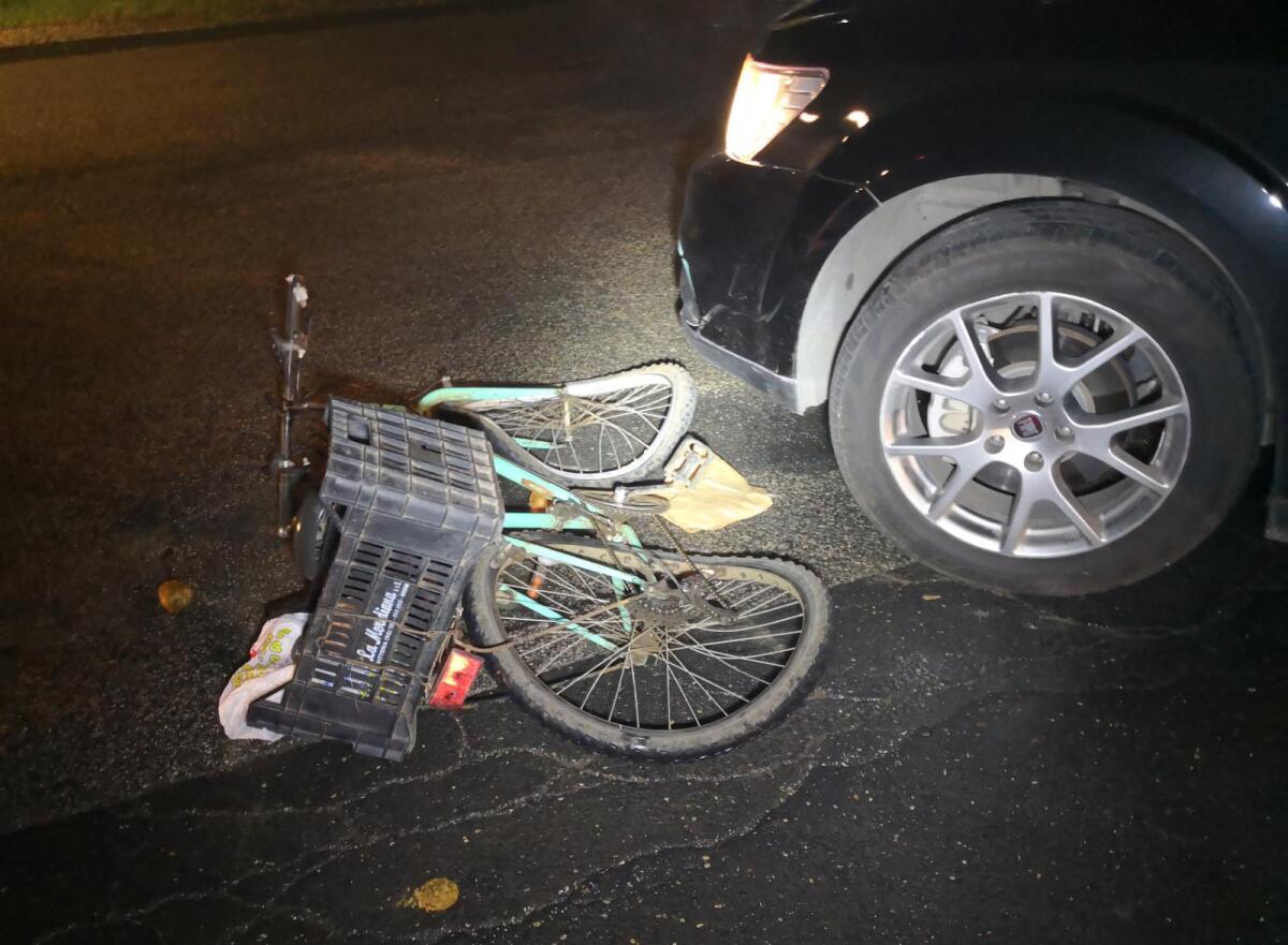 In bici viene preso in pieno da un'auto a Campoverde - 