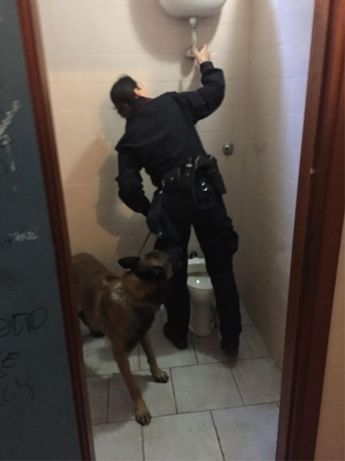 Controlli antidroga della Polizia nelle scuole superiori di Anzio. - 