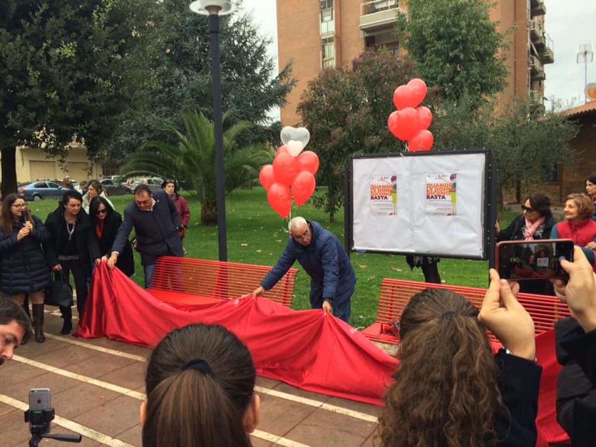 No alla violenza sulle donne, due panchine rosse ad Aprilia per Stefania Gusella - 