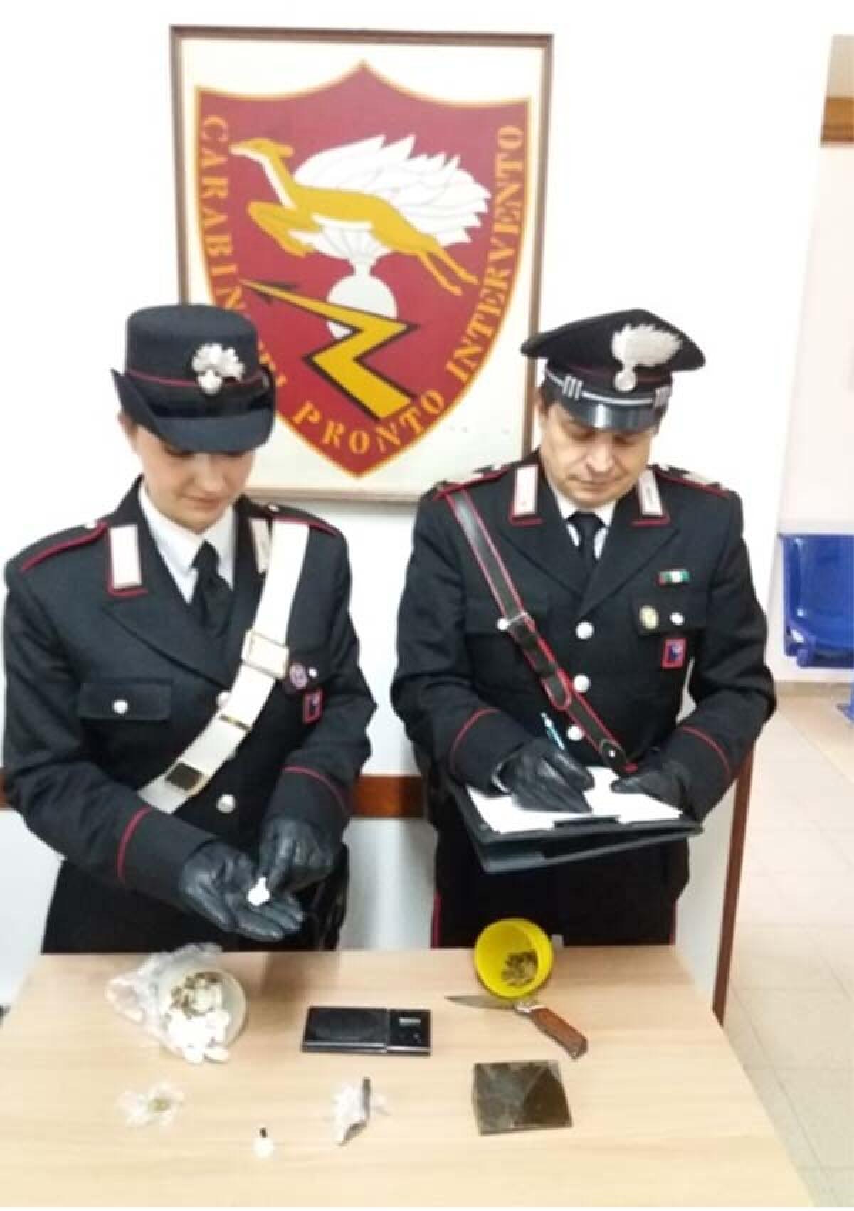 43enne di Latina fermato per un controllo alla circolazione stradale, finisce in manette per droga. - 