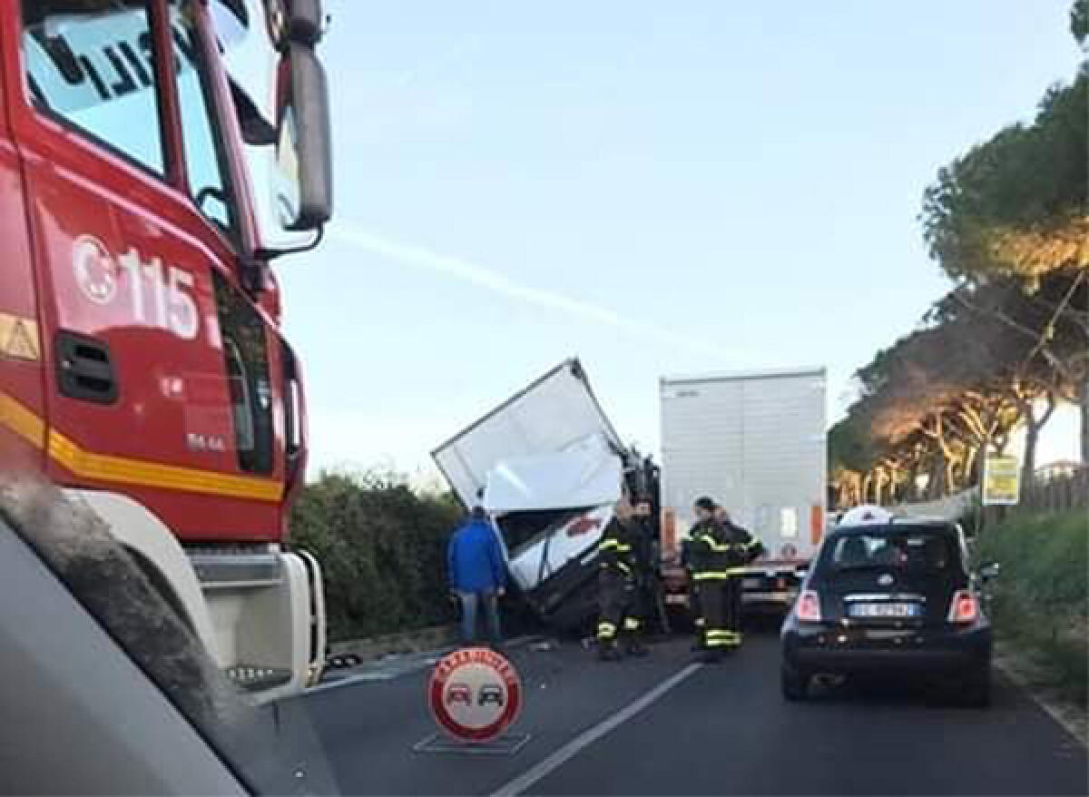 Brutto incidente tra due mezzi pesanti in località Vallericcia, a Genzano. Via Pagliarozza riaperta al traffico. - 