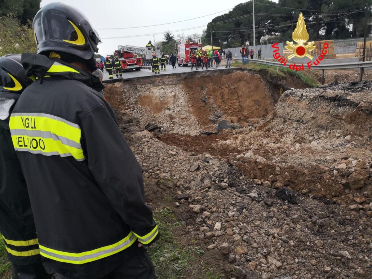 Voragine sulla Pontina, a Terracina: ancora nessuna traccia di Valter Donà, recuperati alcune suoi effetti personali. - 