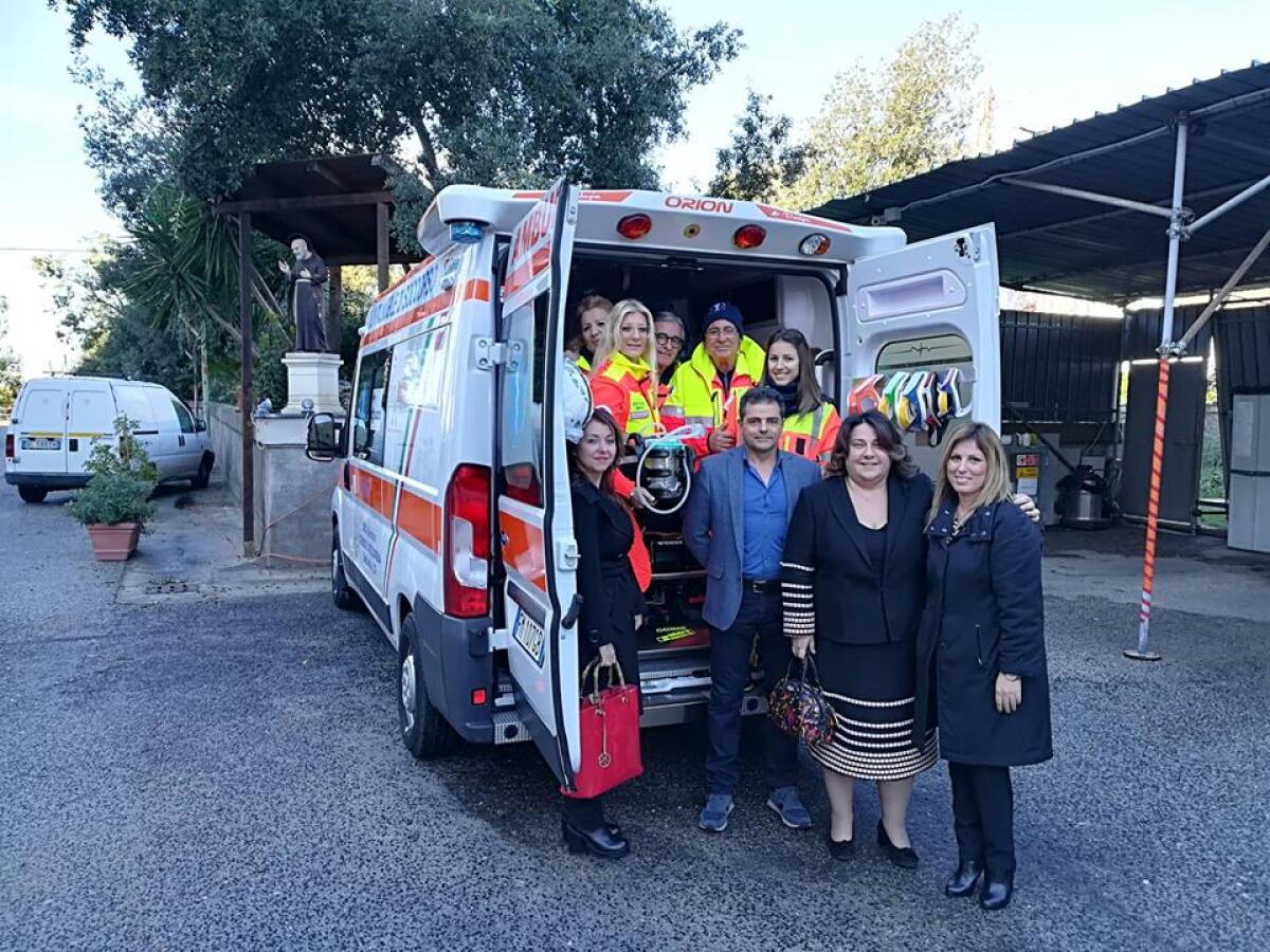Moda Media, donato alla Croce Azzurra di Sabaudia un aspiratore per ambulanza - 