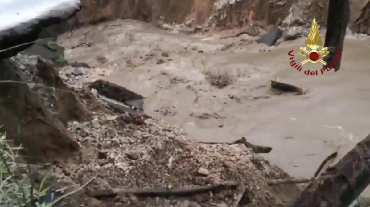 Voragine sulla Pontina, a Terracina: ecco tutti i percorsi alternativi. - 