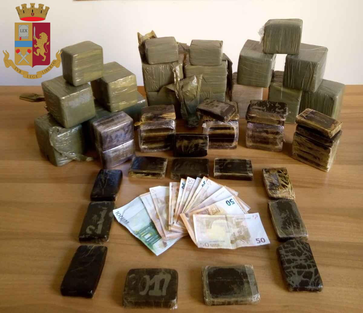 Nascondeva 20 chili di hashish sotto al letto, arrestato - 