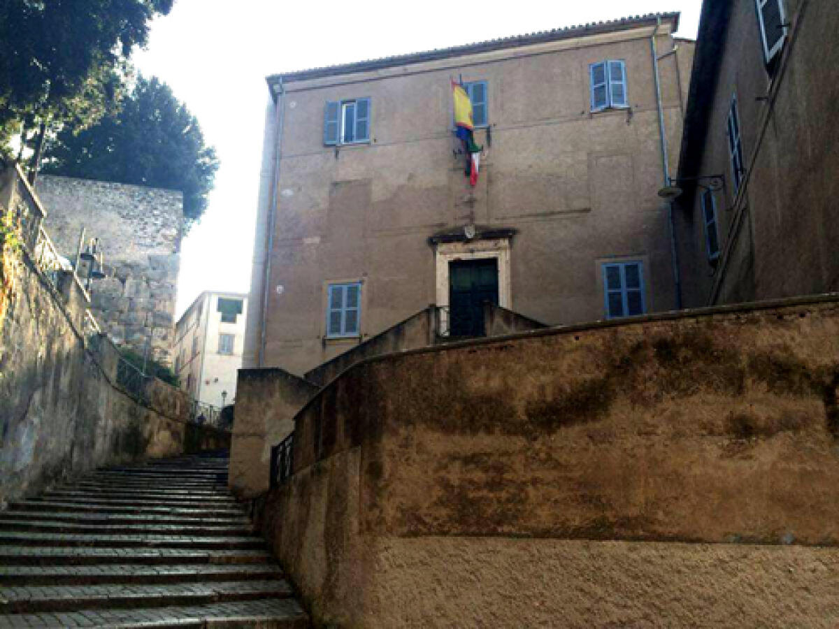 Incursione dei vandali in Comune a Cori - 
