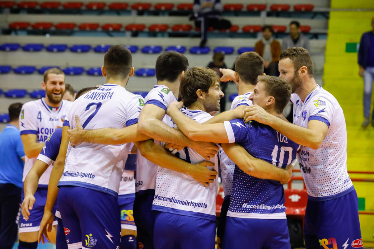 Pallavolo di Superlega: la Top Volley Latina batte il Castellana Grotte. - 