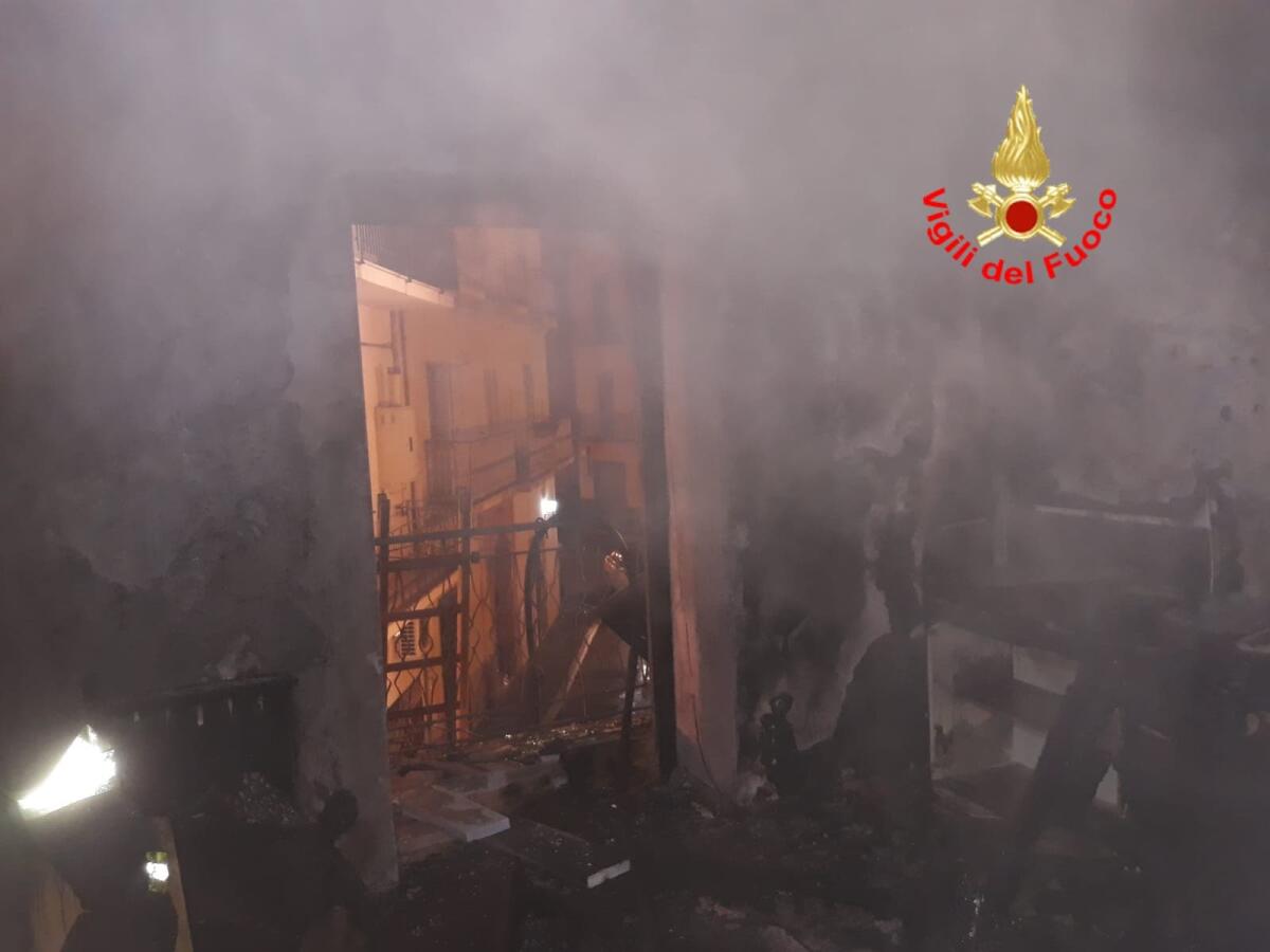 Appartamento in fiamme nel sud pontino, a Castelforte: le cause sono accidentali. - 
