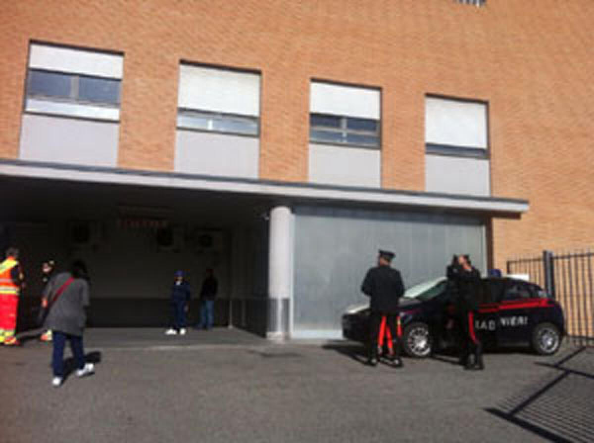 Incidente mortale in piena notte lungo via Carroceto, ad Aprilia: la vittima è il 42enne Alessandro Amati. - 