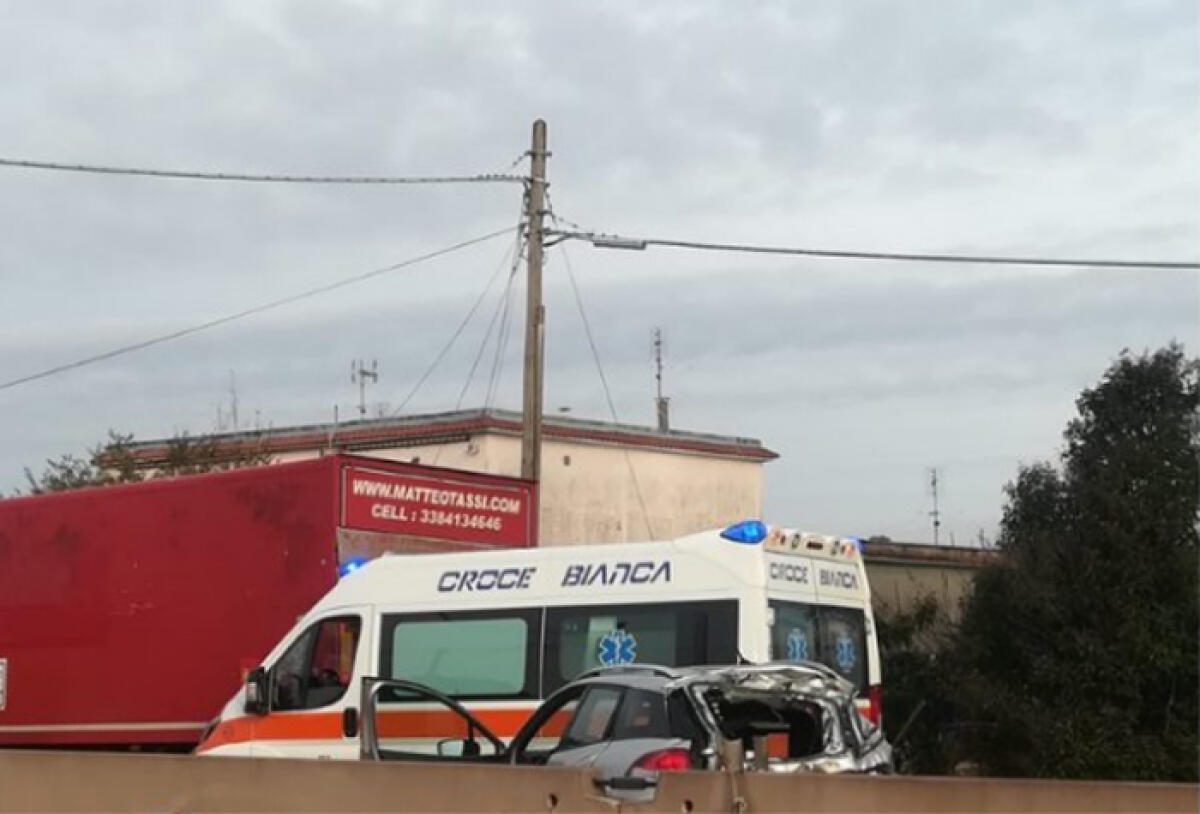Scontro sulla Pontina, all’altezza di Borgo Isonzo, a Latina: mezzi rimossi, la circolazione rientra nella norma. - 
